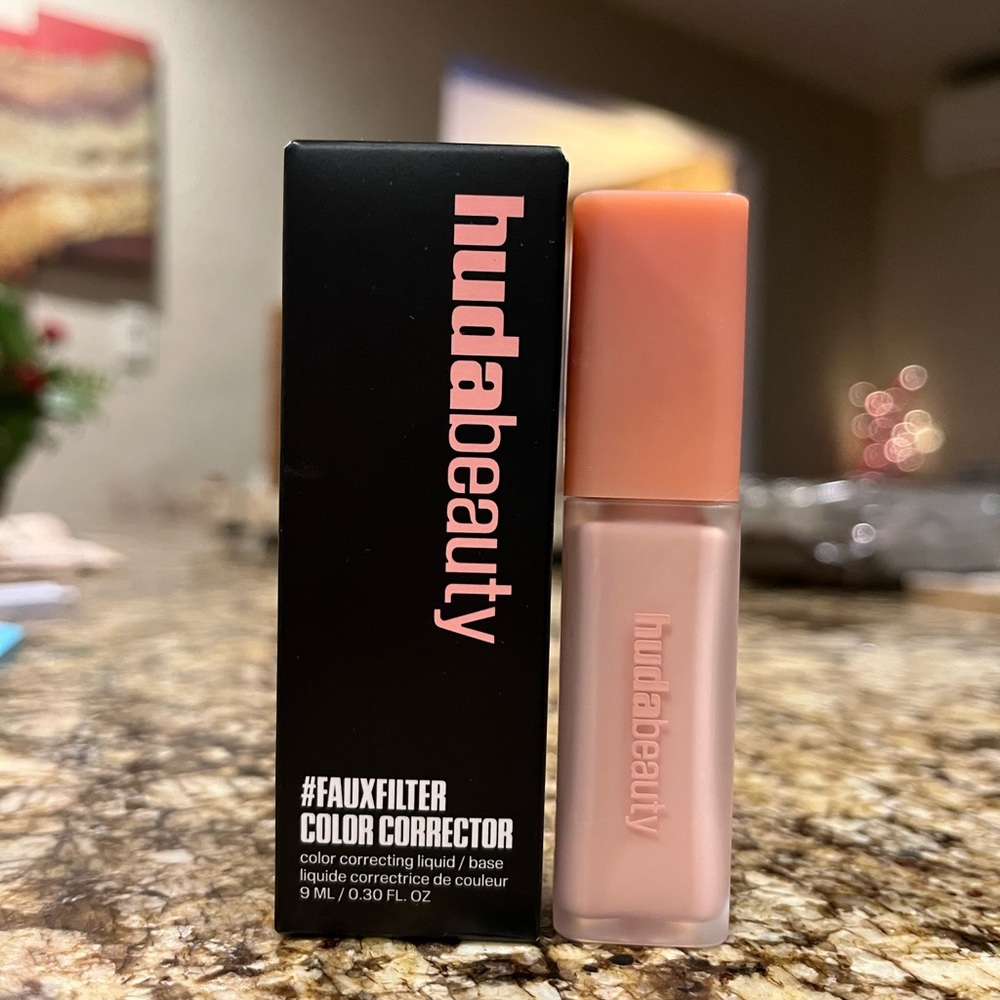 Huda Beauty #FauxFilter brightening undereye color corrector